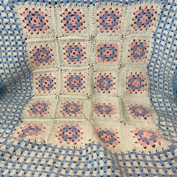 Vintage Blue, Pink, and White Granny Square Baby Blanket approx  28.5x34 inches - Picture 3 of 3